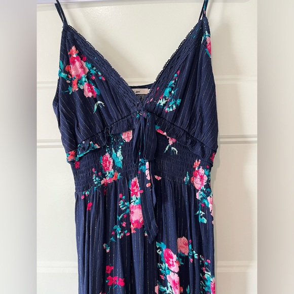 NWT Francesca’s Navy Floral Maxi Dress with Gold Detail - Picture 3 of 9
